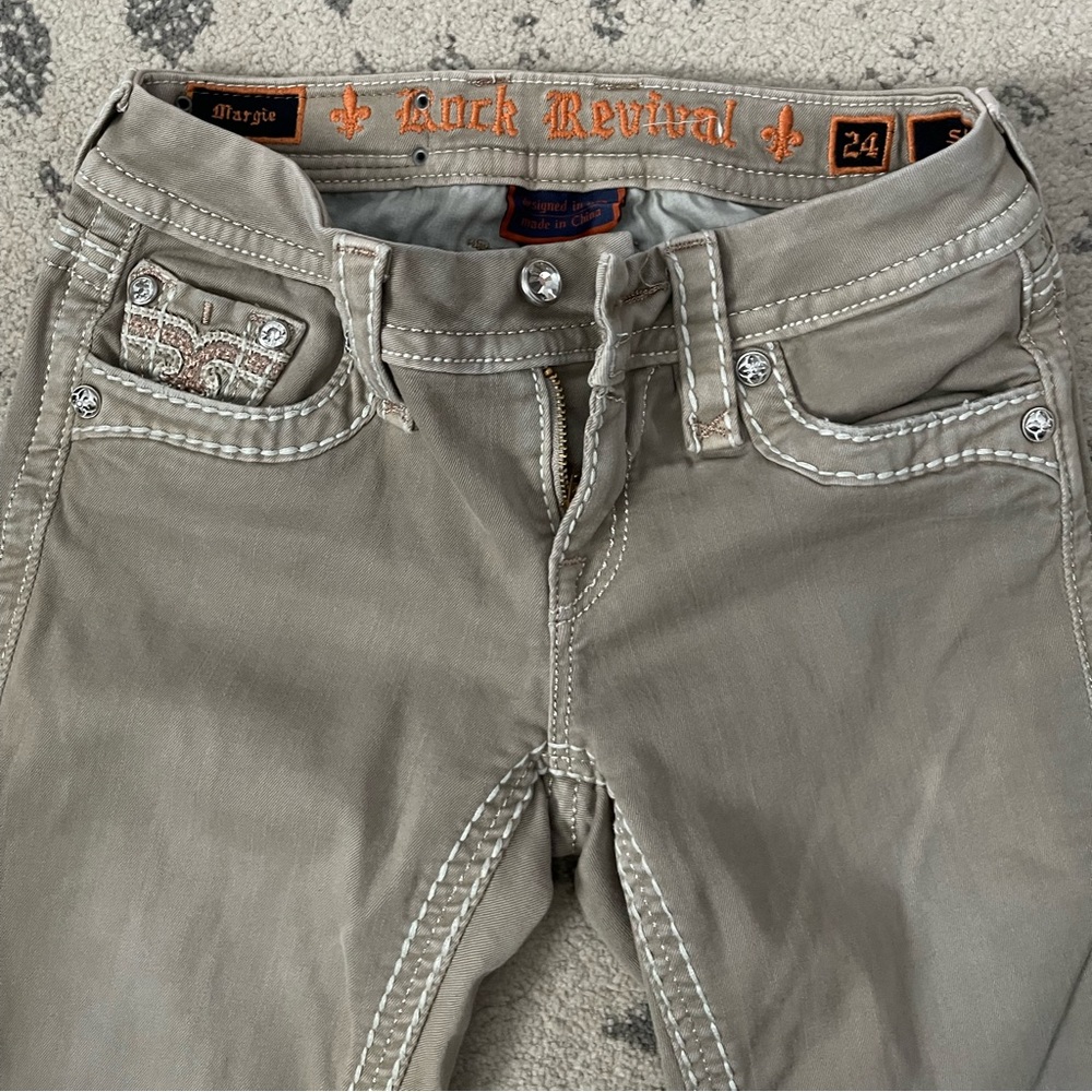 Rock Revival. Size 24.